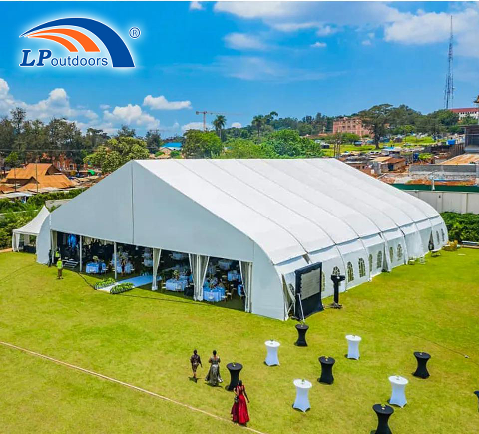 Gran casa de campaña en la playa para eventos de bodas en alquiler en venta en Tanzania 