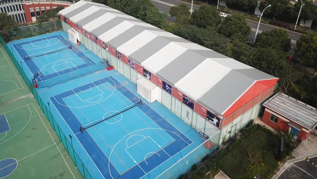 ¿Dónde se debe construir un polideportivo con carpa? —Pros y contras de 7 opciones de ubicación