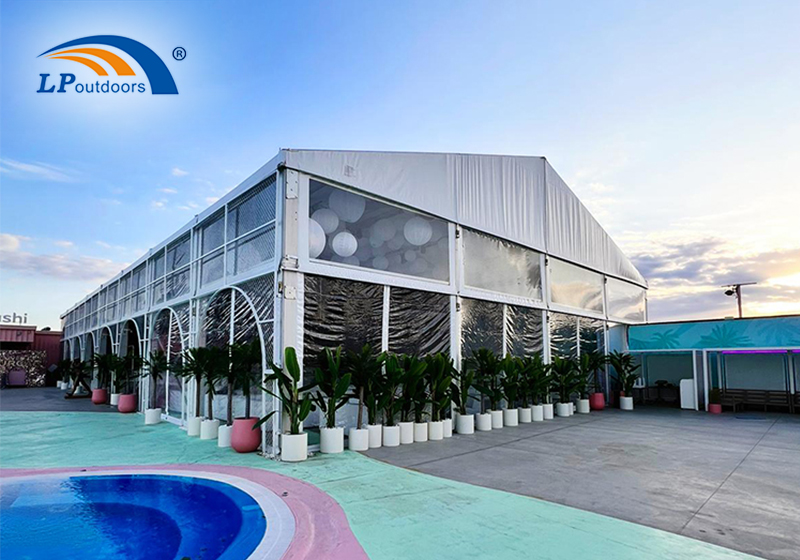 Aplicación de carpa para fiestas con altura lateral de 6 m