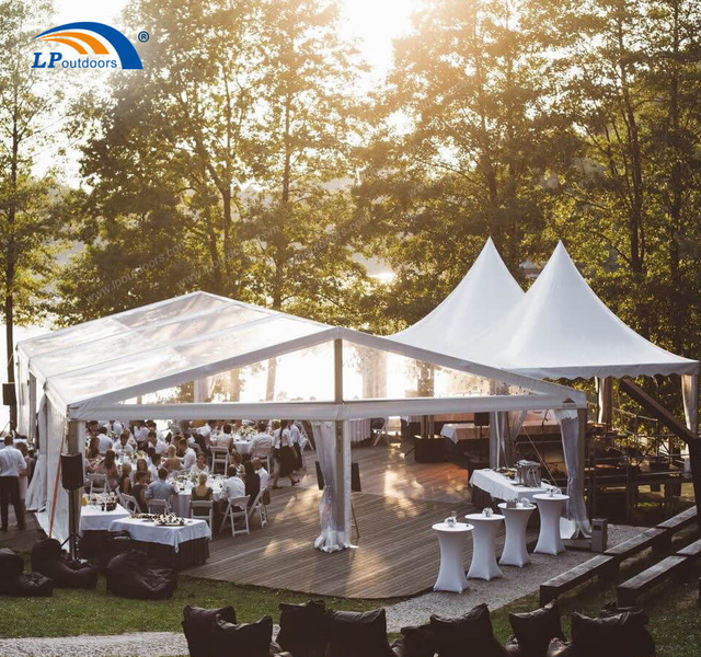  Carpa de boda con marco de aluminio de lujo con forro y decoración de cortinas para eventos al aire libre con 500 asientos para banquetes y fiestas