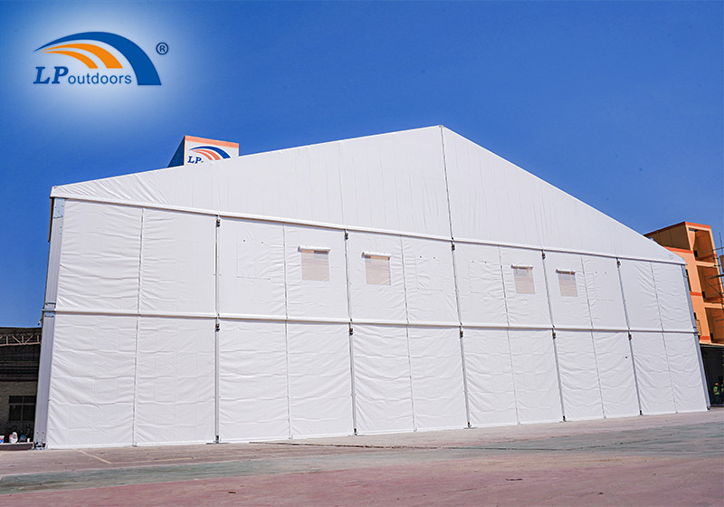 Proyectos de carpas tipo marquesina de altura lateral alta en todo el mundo