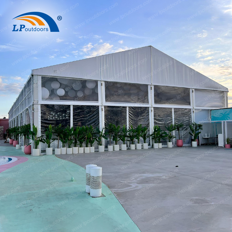 Tienda de funciones de fiestas de 20x40m con grandes funciones de fiesta con altura lateral de 6 m en Moldavia