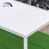Pérgola bioclimática con techo de persianas de apertura automatizada con pérgola de aluminio iluminada para restaurante al aire libre