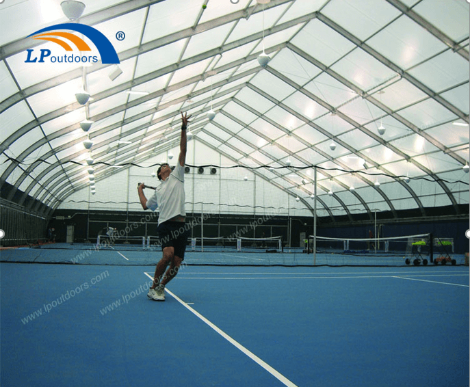 Tienda deportiva curva de estructura temporal de aluminio a prueba de viento como cancha de tenis al aire libre 