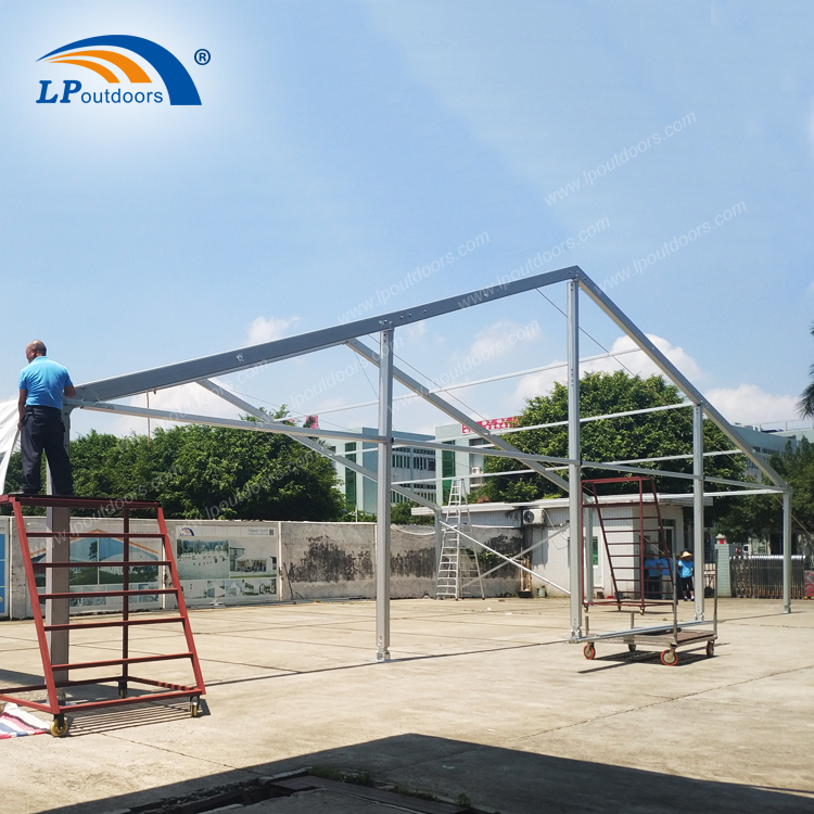 Carpa resistente grande para bodas al aire libre, carpa transparente de 20m con cortina para 1000 personas en Uganda