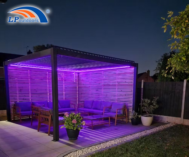 Barra de pérgola con persianas motorizadas de aluminio para exteriores con pérgola con luz LED a la venta 