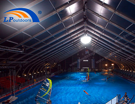 Piscina de natación de carpa curva