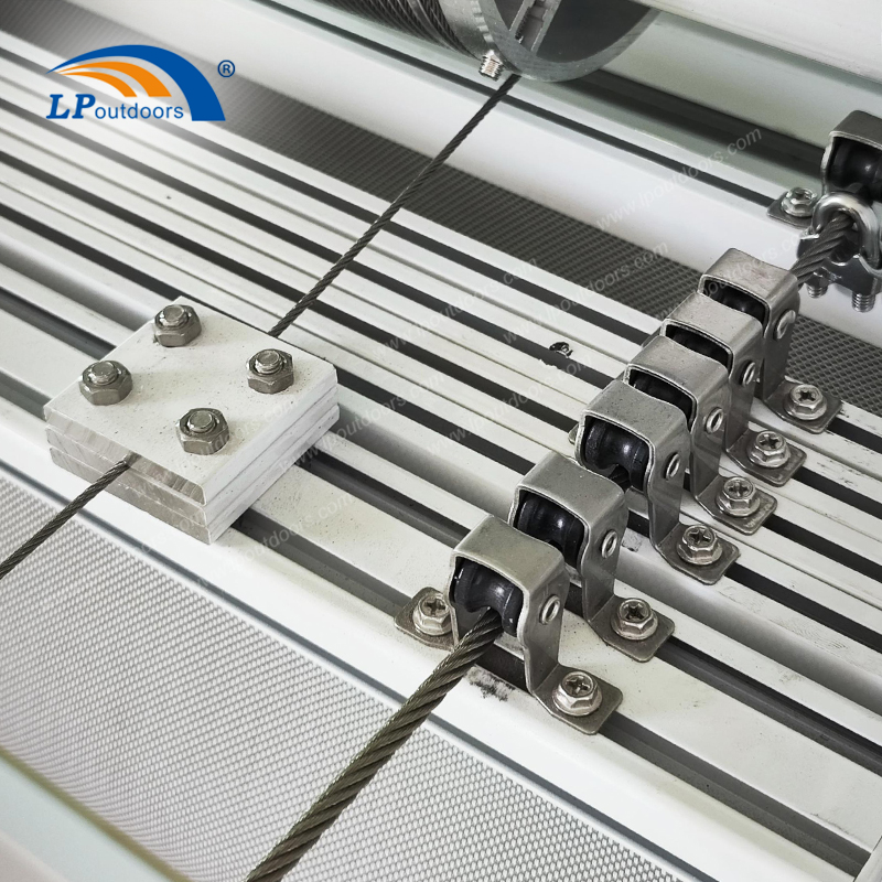 Pérgola retráctil de HDPE como refugio solar para su jardín